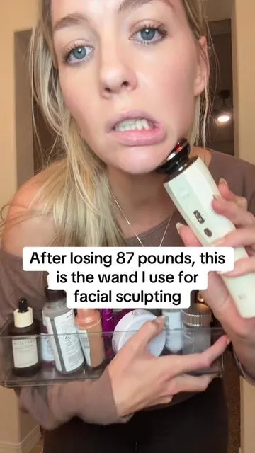 Microcurrent facial sculpting wand for maturing skin and facial definition in your 30s. This is the INIA Flare Wand PDRN Peptide Bundle I use to support jawline sculpting, facial contour, and a more lifted look as skin starts changing with age. I pair the microcurrent wand with the peptide + PDRN glide for smoother-looking skin and visible definition as part of my at-home skincare routine. Disclaimer: This content reflects my personal experience and is for educational purposes only. Results may vary. #TikTokShopHolidayHaul #INIABFCM #INIA #GlowTogether #microcurrent 