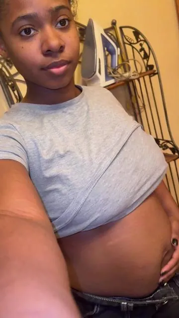 I have so much bloating and so much extra flab. Not only are my stomach muscles  Weak due to C-section but my gut health has not been the best.   As I’ve been drinking this really great kombucha from @Kivvy that doesn’t have that ACV taste, I’ve still been feeding the bad bacteria in my gut I can’t wait to show yall the change once I’m done dropping all of these old videos.  #kombuchalover #guthealthtiktok #healthtok #bloatingtips 