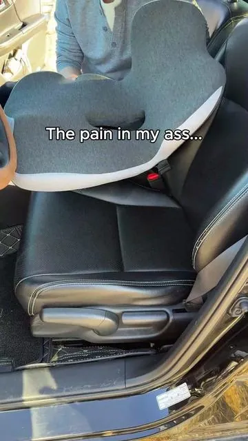 Relieves tension in the lower back muscles and avoids direct pressure on the cоссух. Ideal for sitting for many hours without discomfort.#dolordeespalda #soportelumbar #cojinortopedico #espaldasindolor #seatcushion #cojin #sillacomoda #carseatcushions