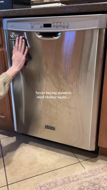 & it dries streak free every single time!!!🙌😭🙏🏼 These stainless steel cleaning cloths work like magic and they’re so cheap! #CleanTok #cleaningtiktok #cleaninghacks #tiktokmademebuyit #CleanTok