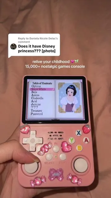 Replying to @Daniela Nicole Delac yes it does!! 💗 #r36s #handheldgameconsole #girlygames #childhoodgames #MerryGiftList 