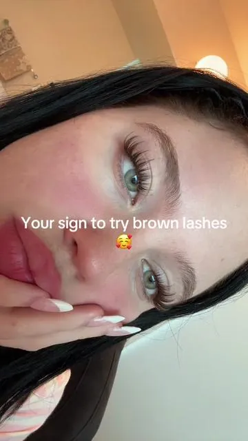 Your sign to try brown lashes😍😍😍