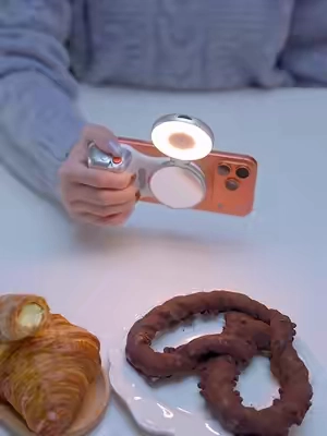 🎬Ready to SLAY your mobile shots? TELESIN's Magnetic Phone Grip gives your phone that DSLR feel —just snap it on and start capturing magic. No slips, no shakes. Just clean shots. #ContentCreator #photography #videography #phonegrip #bluetoothremote 