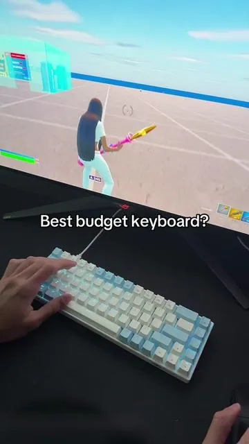 This keyboards so good for the price and sounds amazing 🤩 #gamingkeyboard #keyboard #budgetkeyboard #tiktokshopholidayhaul #creamykeyboard 