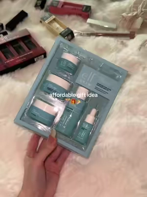 #elfcosmetics #eyeslipsface #tiktokshopholidayhaul #giftidea #stockingstuffer @e.l.f. Cosmetics 