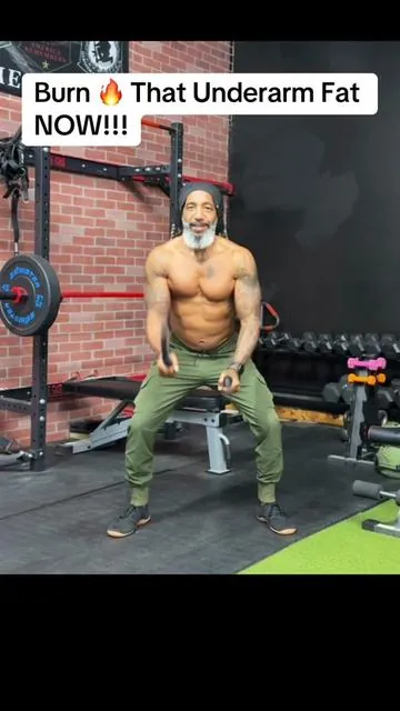 This is how men and women are burning the fat underneath their arms using simple movements with a simple piece of equipment — and why they’re ditching the big, heavy battle ropes at the gym for these. No jumping. No massive ropes. Just controlled tension that strengthens the wrists, forearms, biceps, shoulders, and core right at home. #batwingsbegone #armfatworkout #tonedarms #over40 #homeworkout 