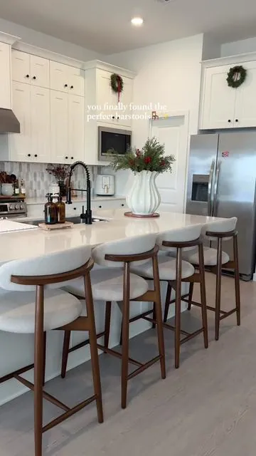 My casita is coming together🥹🏠#barstools #colamy #kitchendecor #homefurniture #newhome 