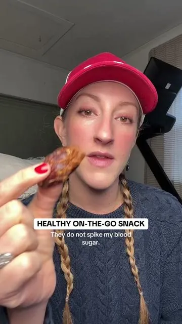 These nut butter filled dates hit that sweet craving I always get midday and they’re perfect for on-the-go! @realsy foods #stuffeddates #dates #healthysnack #tiktokshopcreatorpicks #tiktokshopholidayhaul 