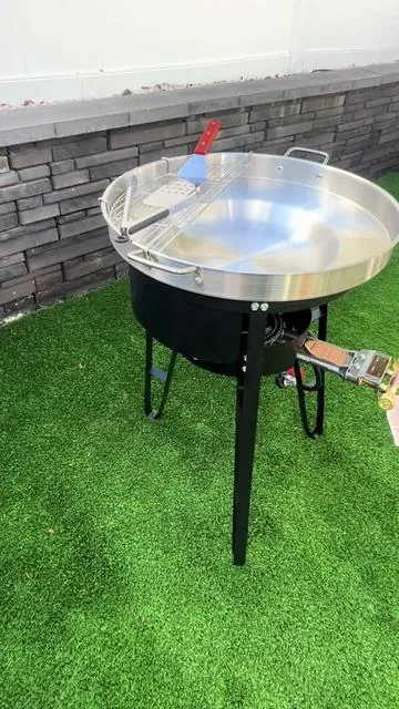 Miren mi nueva estufa para Cocinar cualquier alimento con un control preciso de la temperatura.  Confiable en cualquier clima con durabilidad de hierro fundido y herramientas para exteriores incluidas.