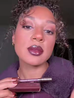 I’ll take some chocolate with my bordeaux… just make sure it’s shimmering ✨🍷🤎 #fentybeauty #lipcombo #winterlipcombo #tiktokshopcreatorpicks #glossbombstix @Fenty Beauty 