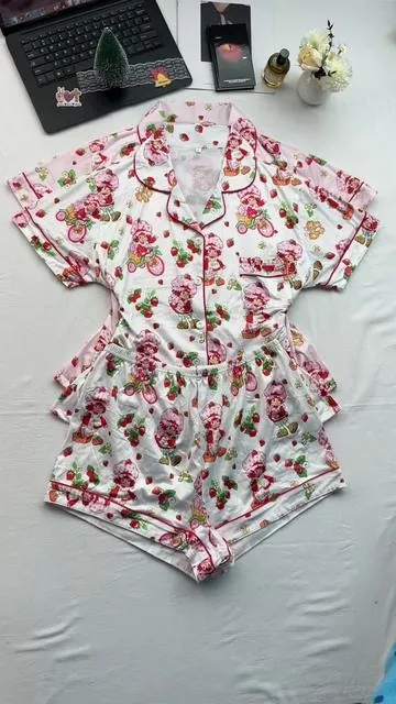 Forever a strawberry shortcake girl🍰🍓💕✨💝 #strawberryshortcake #pajama #spotlightfinds #tiktokmademebuyit #tiktokshopcreatorpicks 