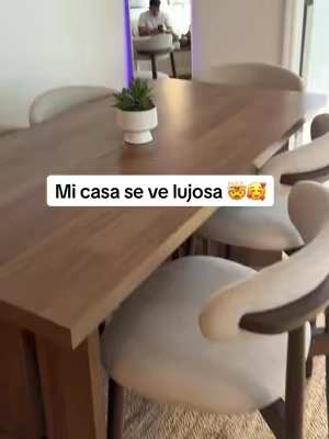 Este comedor y sillas wowwww 🥰🥰🥰 #diningchairs #sillas #homedesign #tiktokshopholidayhaul #homedecor A DISCLAIMER: El precio mostrado es el vigente al momento de la grabación y puede cambiar en cualquier momento. Las promociones pueden tener restricciones o disponibilidad limitada. Video publicado 12/22/2025