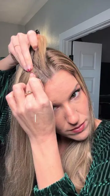 How to apply seamless clip in extensions!! #seamlessclipinhairextensions #fullshinehair #realhumanhair #seamlesshair #clipinhairextension 