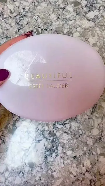 #TikTokCreatorSearchInsightsIncentive  A gift that feels thoughtful, beautiful, and classic 🤍 Estée Lauder Beautiful Powder is one of those pieces you’ll treasure every time you use it. Perfect for her… or for yourself. #E#EsteeLauderB#BeautifulPowderG#GiftIdeasgiftsformom 
