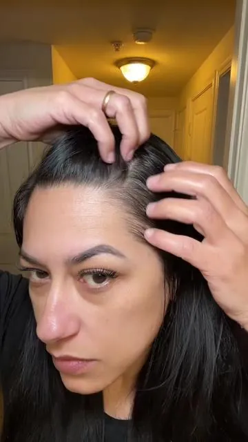 Shampo 6 en 1 Tapó mis canas en 30 minutos, super fácil de aplicar ¡como un shampoo normal!#tinteshampoo #shampootinte #cubrecanas #tintenatural #TikTokCreatorSearchInsightsIncentive @Limer Official 