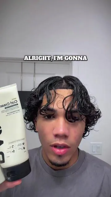 Easy curly hair routine with @BASED curl cream & leave-in  #based #basedbodyworks #curlyhair #curlyhairmen #curlyhairproducts 