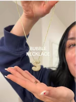 It’s actually so gorgeous 😍 @PAVOI #pavoi #pavoijewelry #bubblenecklace #initialnecklace #goldjewelry 