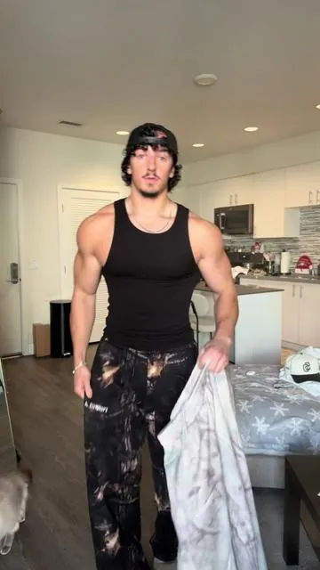 100% my favorite no cuff sweatpants 
