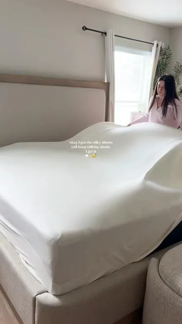 from the brand that made the viral marshmellow comforter.. silky, wrinkle-free sheets that don't slide off 😭🙌🏻☁️✨ #sheets #mellowsleep #bedding #hotelsheets @Mellow Sleep 
