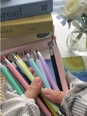 #eternalpencil #infinitypencil #holidaygifts #giftidea #tiktokshopholidayhaul #stockingstuffers  #blackfriday #blackfridaydeals #cybermonday #cybermondaydeal #usa #tiktok #foryou #fyp #tiktokmademebuyit #goodthing #amazonfinds #studenthacks #schoolhack #teacherrecommendation #pencils #forstudents #gift #son #daughter #student #pencil #stationery 