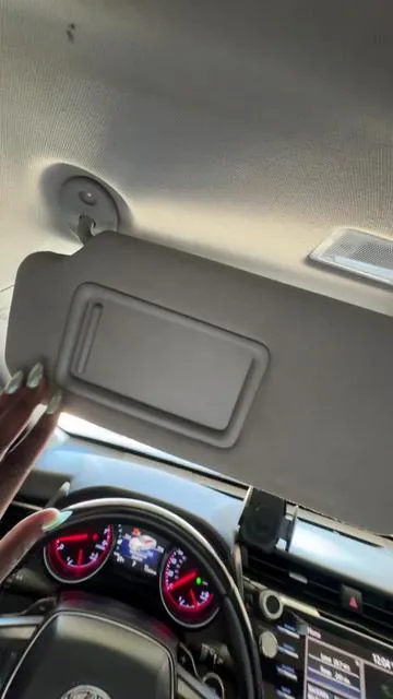 If you do your makeup in the car… you NEED this mirror 🚗💄#musthaves