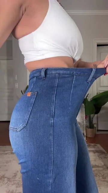 these jeans are SO comfy & flattering😍🤌🏽 @Halara_official #halara #halarajeans #widelegjeans #tummycontroljeans 