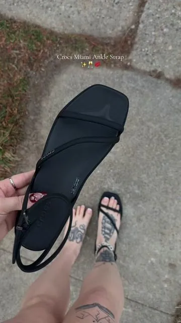#sandals #tiktokshopcreatorpicks #crocs #crocsnewarrivals #crocssandals 