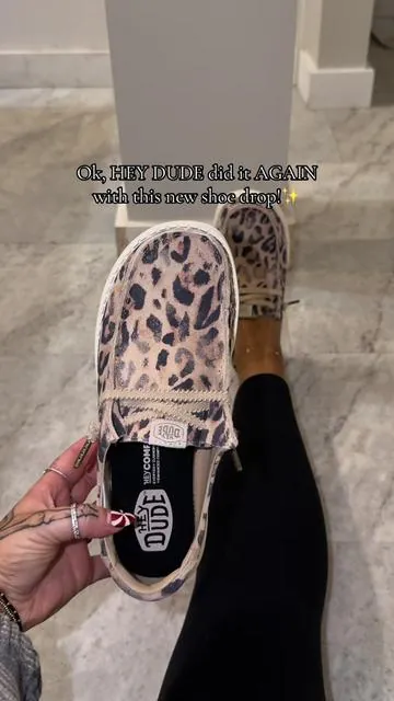 Hold the front door @HeyDude ! This cheetah print shoe is so much better than the last shoe drop✨🖤 I AM obsessed 🤩 