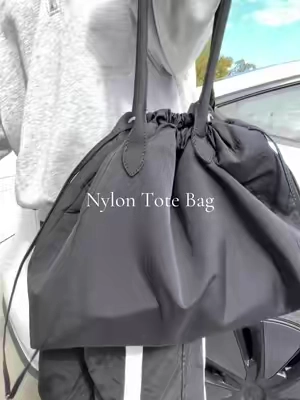 This tote bag is easy to clean, fits so much stuff and comes in a few colors. #nylonbag #nylontote #totebag #shoulderbag #tote 
