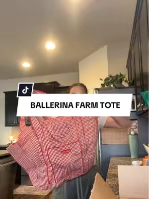 This bag is hugeee & PERFECTION!!  #ballerinafarm #emiliekiser #farmersmarkettote #farmersmarket #tote 