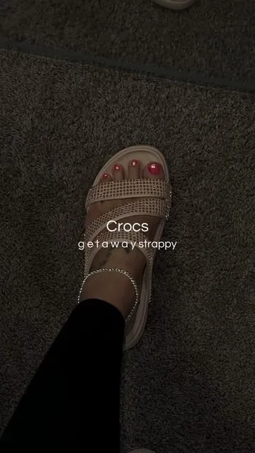 ✨NEW RELEASE ✨ #crocs #getawaystrappy #sandals #summersandals #tiktokshopcreatorpicks @Crocs 