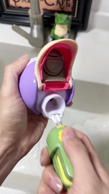 I can' t believe I used to drink from unwashed cups 😳 This tool changed everything! #BottleBrush #CleaningHacks #MomLife #HomeEssentials #TikTokHolidayHaul 