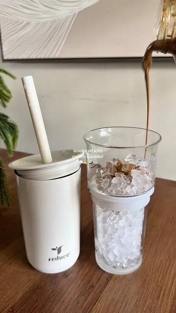 the perfect iced coffee cup ☁️😌 #glasscoffeecup #icedcoffee #insulatedcoffeecup #insulatedtumbler #glasstumbler @Reduce 