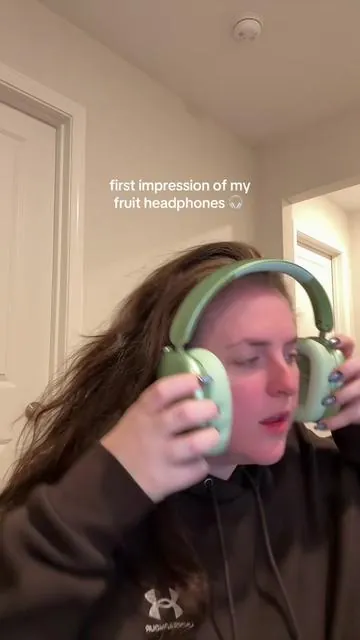 the noise cancellation on these had me shooook and they’re so cute #headphones #earphones #headphonesbluetooth #noisecancellingheadphones 