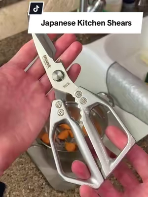 Don’t waste your money on a fake listing! Huusk Japanese Kitchen Shears. #kitchenshears #kitchengadget #homechef #kitchenessentials #kitchenscissors 