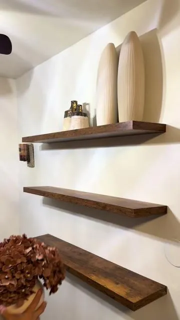 #floatingshelves #walldecor #storagesolutions 