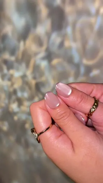 Patiently waiting for my simple light pink cat eye nail in short oval shape to come back #pressonnails #shortovalnails #shortnails #nailhaven #nailtok 