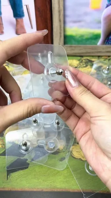 With this nail-free adhesive, you no longer need to drill holes in the wall. It adheres very firmly and leaves no residue when removed.#homegoods #diyhacks #home #wall #fyp 