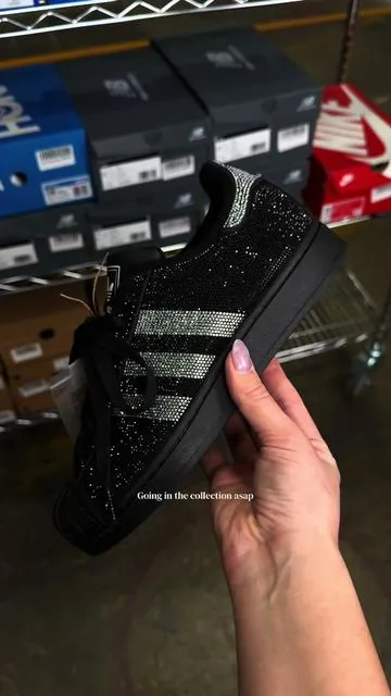 Rhinestone Adidas Superstar 🖤👟 #adidias #crystaladidas #rhinestoneadidas #adidassuperstar 