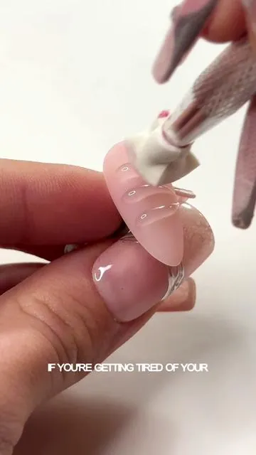 I love doing isolated chrome designs & @TRICOLOR FISH has the best builder gel to get that shiny, mirrored finish we all know & love 🪩 #3dchrome #buildergel #isolatedchrome #chromenails #nailtutorial 