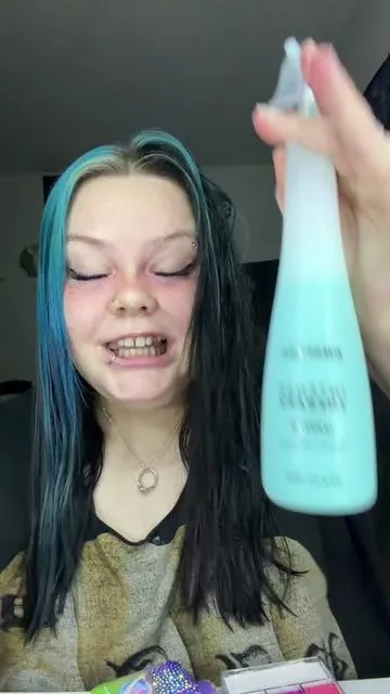 Gods juice in a bottle. #foryoupage #hairdamage #hairtok #hairdye #leaveinconditioner 