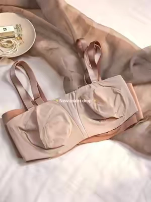 GUESS WHO'S BACK?!😉 And we brought new colors with us. Drop your favorite in the comments! #hsiabra #minimizer #plussizefashion #biggirlproblems #straplessbra k