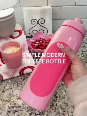 Brand new Simple Modern squeeze water bottle 🩷 It’s perfect!! Love this for the gym girlies & anyone playing sports. Comes in so many cute colors too! #waterbottles #squeezebottle #sportsgear #simplemodernwaterbottle #workoutessentials 