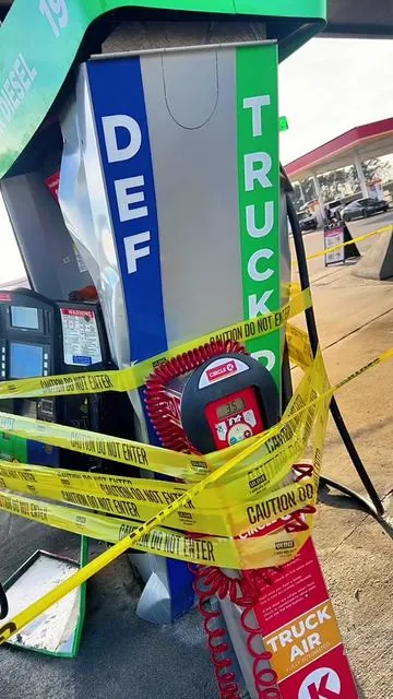 🚨 Fuel island down? Doesn’t matter. No pumps. No lines. No waiting on roadside help. This portable cordless diesel transfer pump is my backup plan for emergencies. 12 GPM flow. Battery powered. Automatic shutoff nozzle so you don’t overfill. Perfect for: • Breakdowns • Yard fueling • Job sites • Storms & outages • When the truck stop says “out of service” If you haul, you already know — fuel access = money moving. I keep this so I’m never stranded. 👉 Would you keep one in your truck… or risk it? #TruckLife #Diesel #EmergencyPrep #TruckerTools  