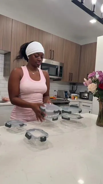 I love these glass containers for my meal prep #mealprepcontainers #glasscontainer #glasscontainerset #mealplan #nelliemarie143 