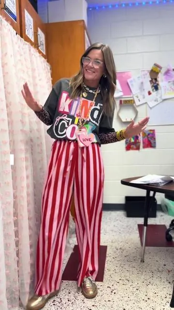 So cute and COMFY!!! #teacher #teacherootd 