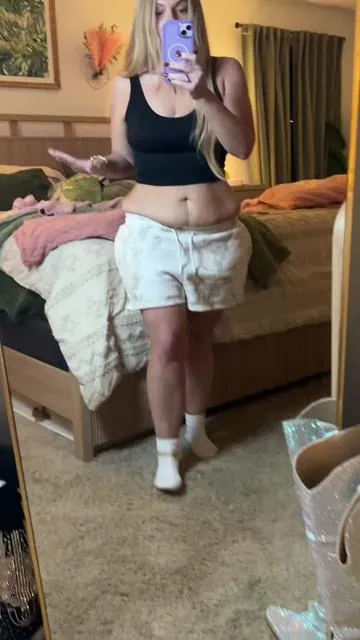 But did anyone peep the new pink camo?! No? Just me?! #comfrt #comfrtcamo #tiktokshopcreatorpicks #curvyfashionblogger 