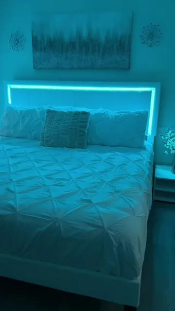Esta hermosa base de cama tiene un precio muy accesible. Está disponible en 3 colores. #bedframe #bed #tiktokshopjumpstartsale #tiktokshopcreatorpicks #tiktokshopnewyearnewme 