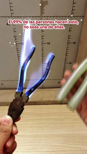 Algo que solo me di cuenta después de usarlo: Klein solo es caro, ¡este aparato realmente hace el trabajo! #fyp  #homegoods #tiktokshop #electrician #tiktokshopjumpstartsale 