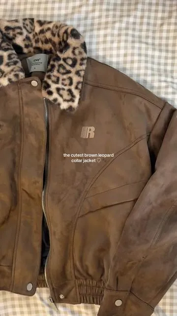 jacket from fdr 🫶🏻 the quality is soo nice and it fits so cute, the collar is detachable !! #fdr #barnjacket #brownjacket 